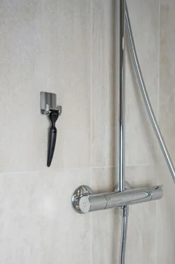 Beslag Design Base - Barberbladsholder Poleret krom