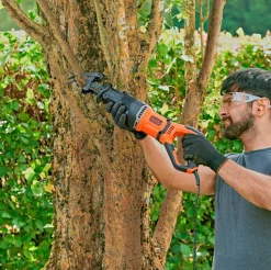 Outlet Black & Decker Bajonetsav 750W grenholder og to savklinger