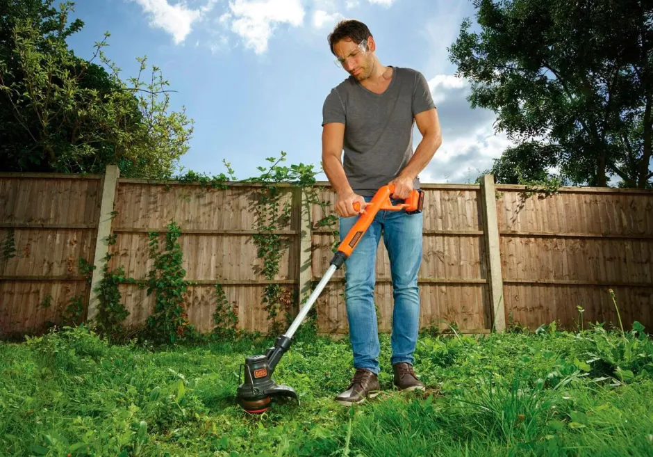 Clearance Black & Decker Græstrimmer 18V 25cm 2AH Batteri medfølger