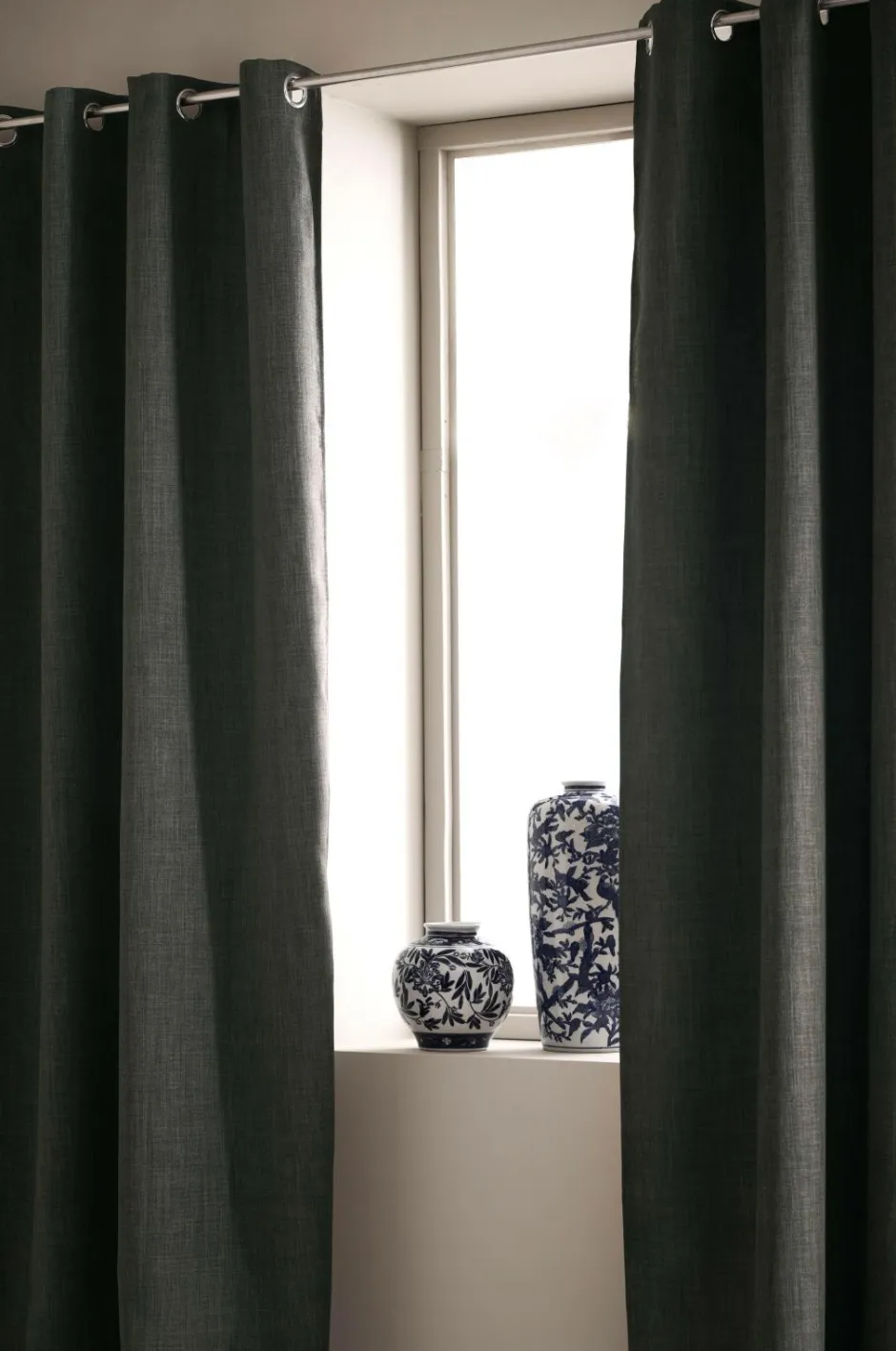 Discount Ellos Home Mørklægningsgardin Iben med sejlringe, 1 stk. Forged iron