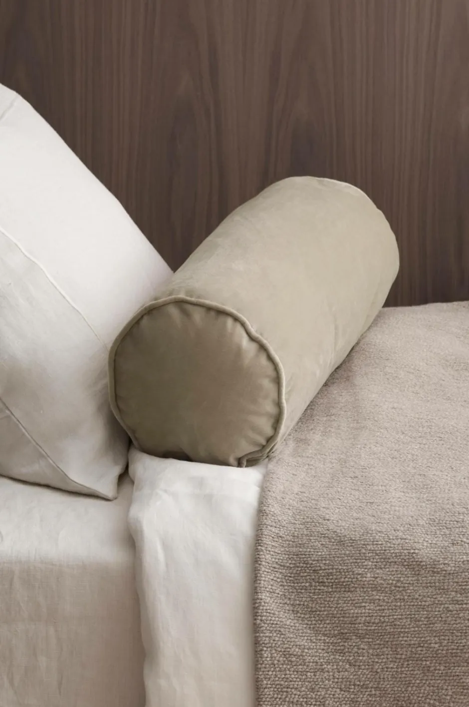 Best Ellos Home Pølsepude Nora Cylinder i velour BEIGE