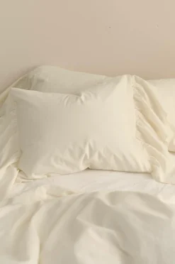 Discount Ellos Home Pudebetræk Juliette Giant Frill i vasket bomuld Cremehvid
