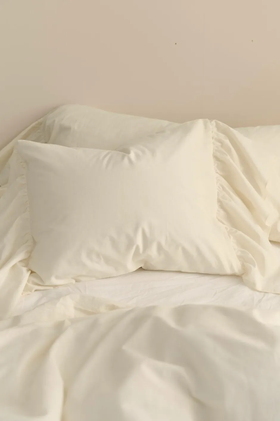 Discount Ellos Home Pudebetræk Juliette Giant Frill i vasket bomuld Cremehvid