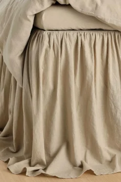 Outlet Ellos Home Sengekappe Elly Frilled i genanvendt halvlinned 75 cm Linen beige