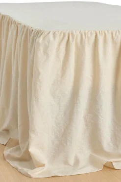 Hot Ellos Home Sengekappe Elly Frilled i genanvendt halvlinned 75 cm Cremet hvid