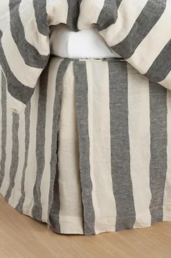 Best Ellos Home Sengekappe Candice Block Stripe i bomuld højde 52 cm Mørkegrå/cremefarvet
