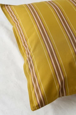 Sale Ellos Home Sengesæt Avery Stripe i bomuldspercale 2 eller 3 stykker Mørk guldgul