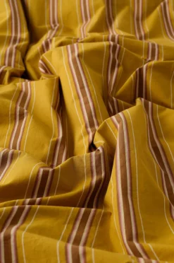 Sale Ellos Home Sengesæt Avery Stripe i bomuldspercale 2 eller 3 stykker Mørk guldgul
