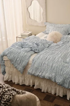 Outlet Ellos Home Sengesæt Avery Elastic i bomuldspercale 2 eller 3 stykker Lyseblå stribet