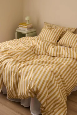 Discount Ellos Home Sengesæt Crystal Stripe i bomuldspercale 2 eller 3 stykker Gul