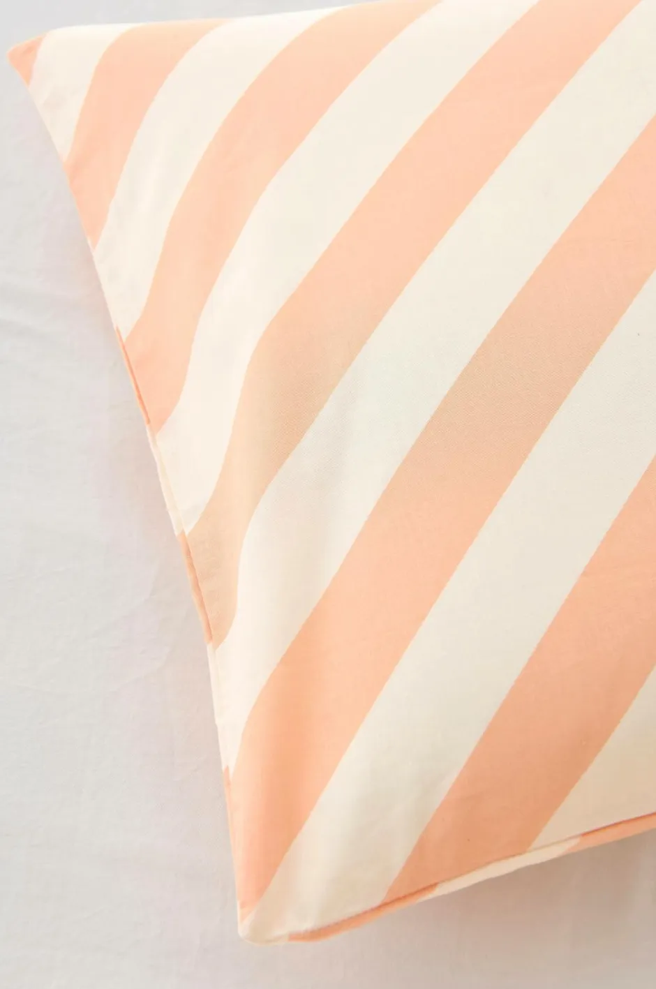 Outlet Ellos Home Sengesæt Diagonal Stripe i bomuld 2 dele Aprikos