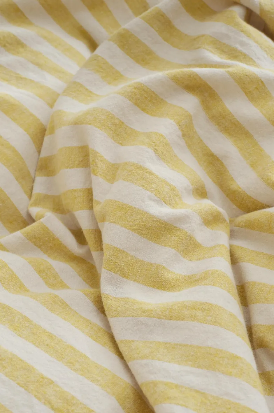 Best Ellos Home Sengesæt Elly Classic Stripe i genanvendt halvlinned 2 eller 3 stykker Lys grøngul
