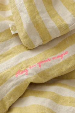 Best Ellos Home Sengesæt Elly Classic Stripe i genanvendt halvlinned 2 eller 3 stykker Lys grøngul