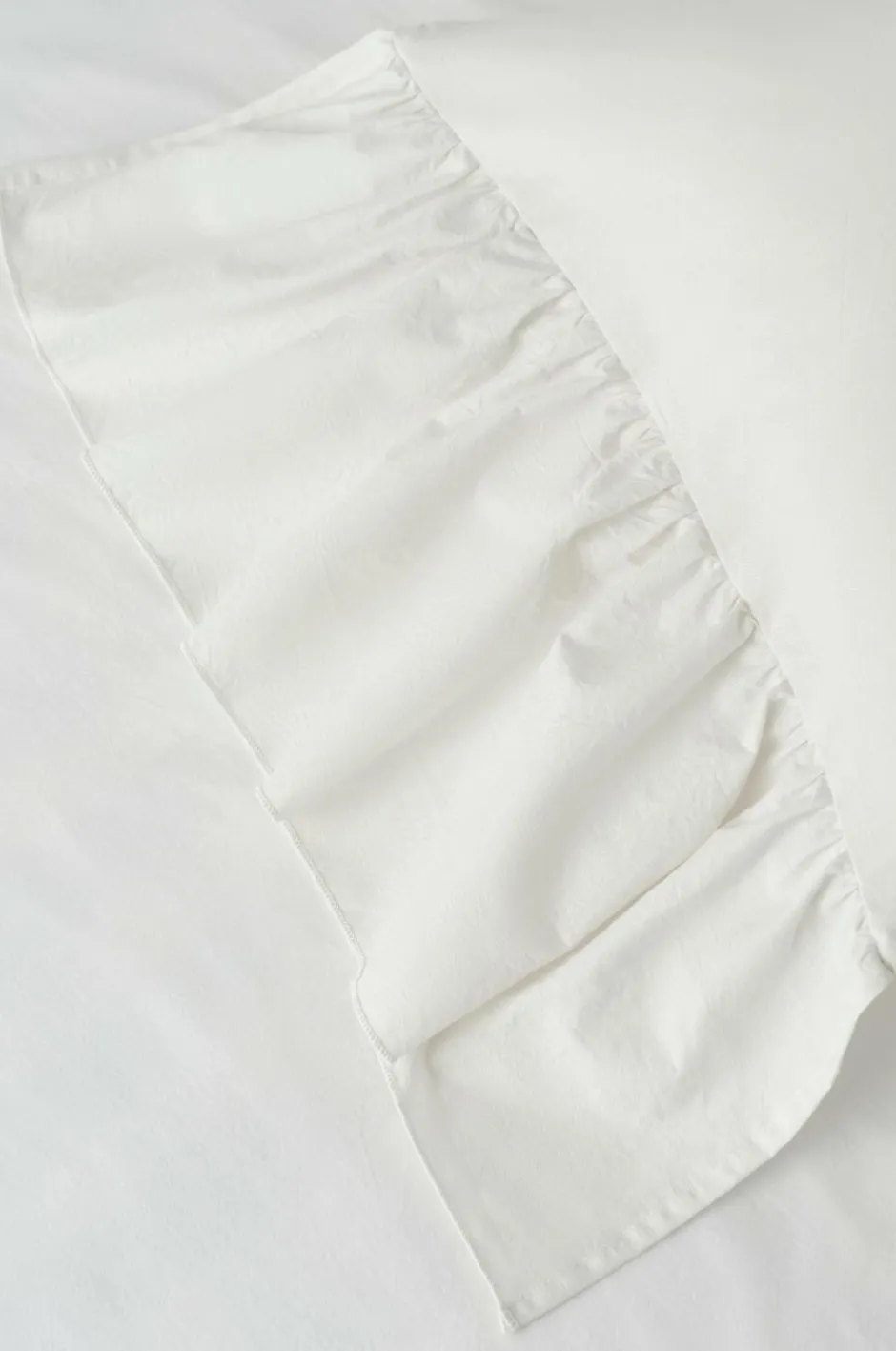 Outlet Ellos Home Sengesæt Juliett Giant Frill i vasket bomuld 2 dele Lys hvid grå