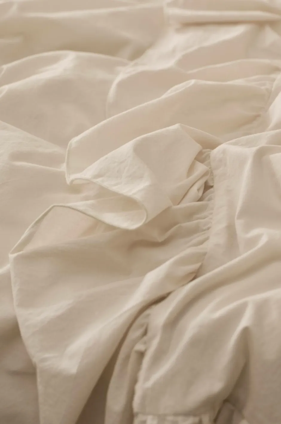 Outlet Ellos Home Sengesæt Juliett Giant Frill i vasket bomuld 2 dele Lys hvid grå