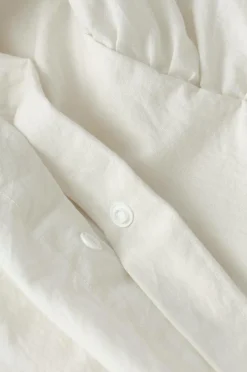 Outlet Ellos Home Sengesæt Juliett Giant Frill i vasket bomuld 2 dele Lys hvid grå