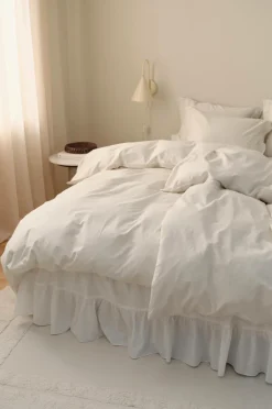 Discount Ellos Home Sengesæt Juliette af økologisk bomuld - 2 eller 3 dele Lys gråhvid