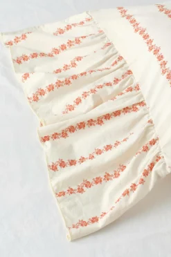 Discount Ellos Home Sengesæt Juliette Garland Giant Frill i bomuld 2 dele Abrikosrosa/creme