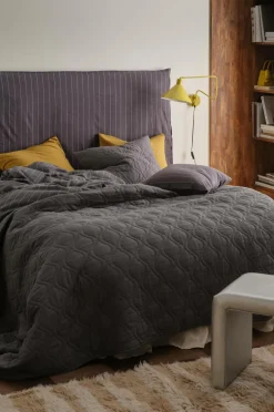 Clearance Ellos Home Sengetæppe Elly Quilted i genanvendt halvlinned Thundergrey
