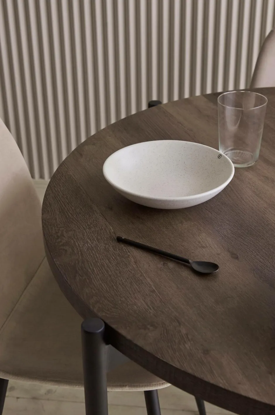 Discount Ellos Home Spisebordssæt Gilda med 1 bord og 4 stole Brunt bord/beige stole