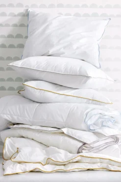 Sale Ellos Home Syntetdyne Cambric, varm, medium, kølig, 240x220 cm Hvid med blå kant - Kølig