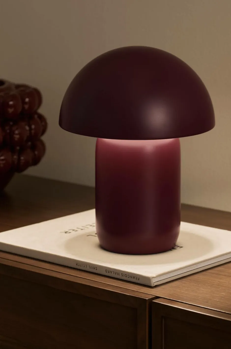 Outlet Ellos Home Ted genopladelig bordlampe Winered