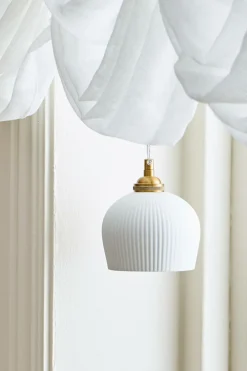 Hot Ellos Home Vindueslampe Elsie Hvid/messingfarvet