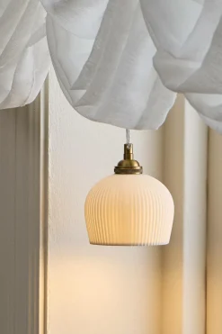 Hot Ellos Home Vindueslampe Elsie Hvid/messingfarvet
