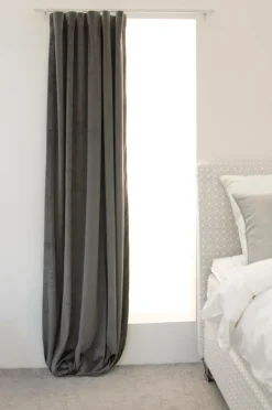 Discount Hasta Smuk gardinlængde i velour Mørkegrå
