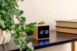 Best Karlsson Vækkeur Mini Cube Bamboo