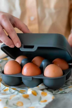 Best Koziol Æggebakke til 6 æg Eggs To Go Mørkegrå