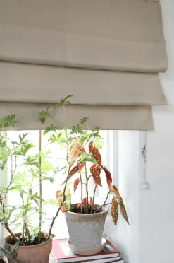 Online Mimou Liftgardin Hotel Dim Out 220 cm høj Sand