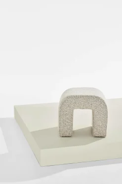 Online Pastill Odette puf i bouclé 45x41 cm Greige