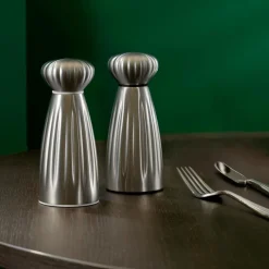 Outlet Robert Welch Salt- og peberkværne Palm Satin Medium med bakke Sæt Rustfrit stål/hvid