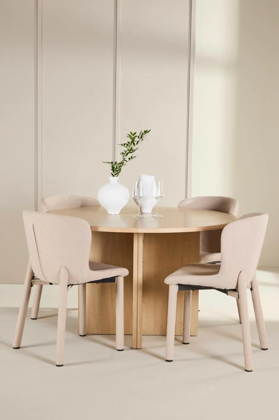 Hot Venture Home Spisebord Strada med Astoria-stol Beige