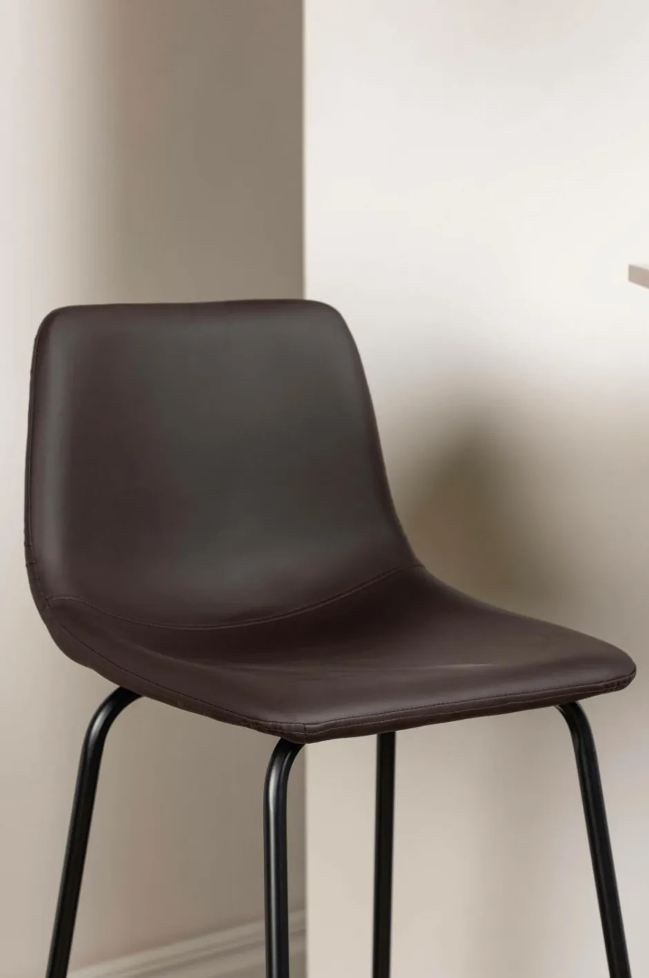 Venture Home Spisegruppe Tempe med 2 stole Alexi Walnut